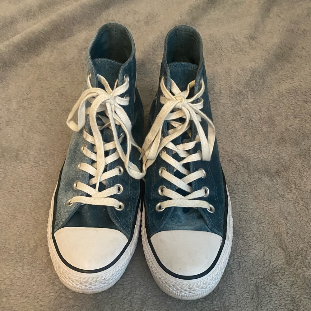 Women’s 9.0 blue suede high top converse